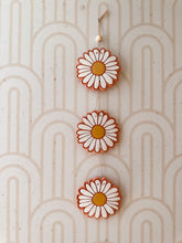 Load image into Gallery viewer, Mini Daisy Wall Hanging