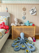 Load image into Gallery viewer, 3 Tier Boucle Peace Sign