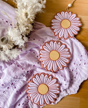 Load image into Gallery viewer, 3 Tier Terracotta Daisies